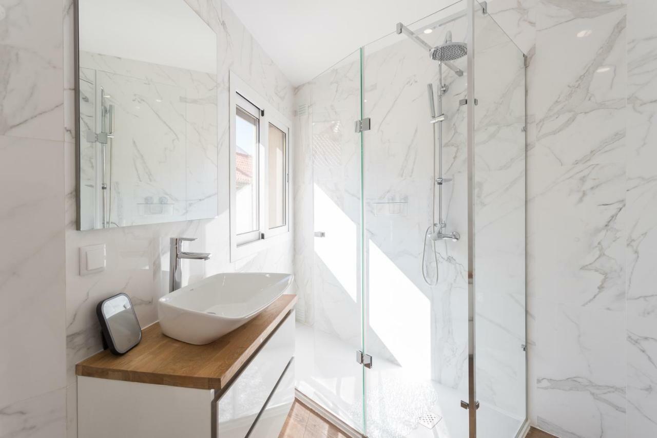 Alfama Lounge Three-Bedroom Apartment W/ River View And Parking - By Lu Holidays Lisbon Exterior photo